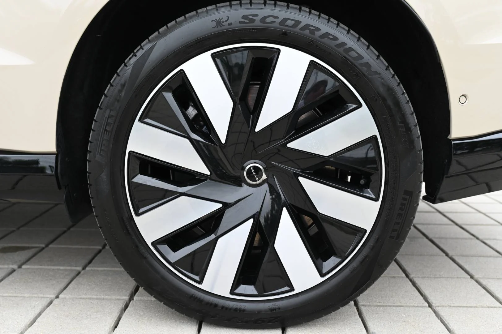 Volvo EX90 Twin Motor 111 kWh Ultra AWD 7-miest | Begam Trnava