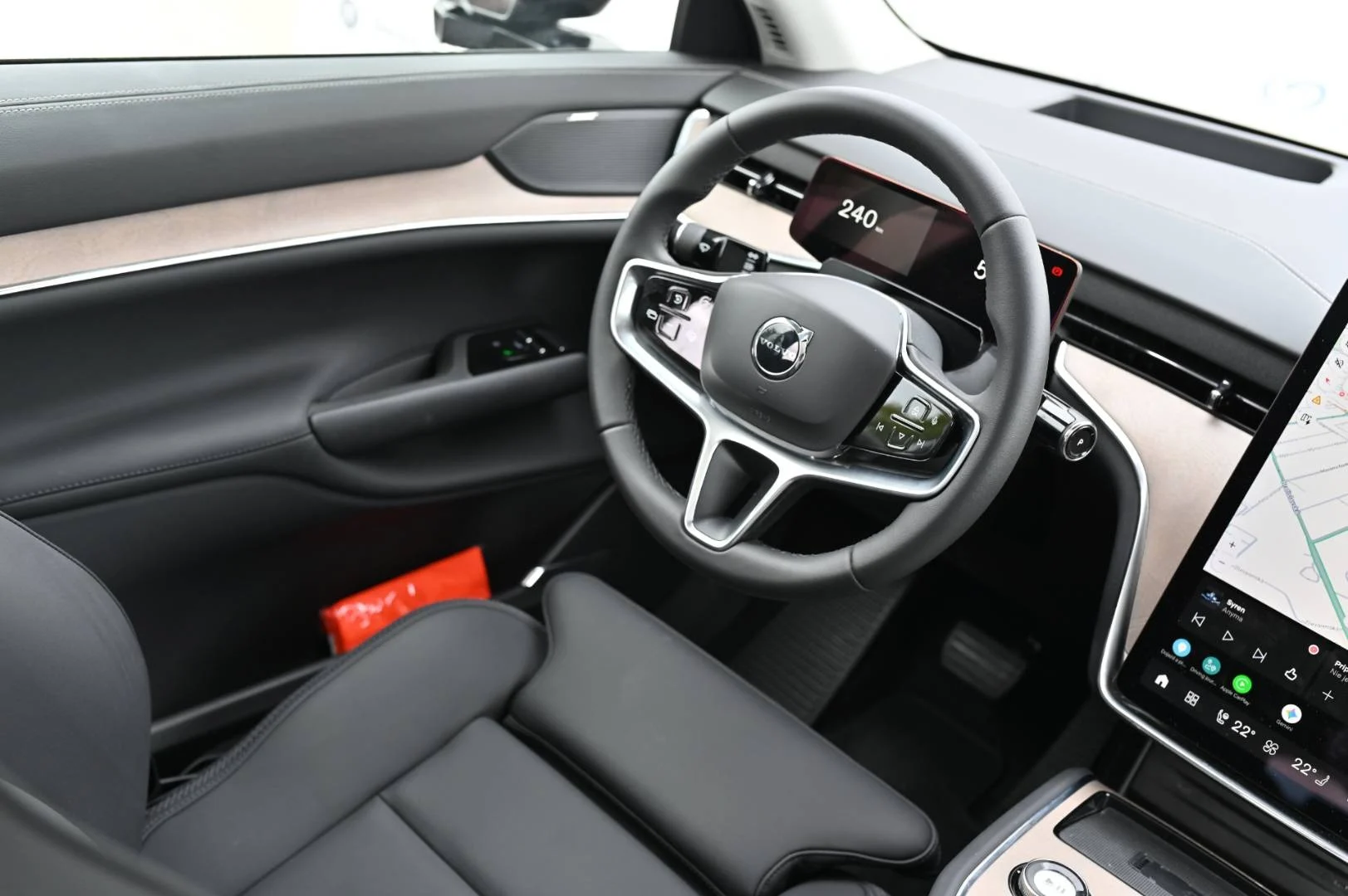 Volvo EX90 Twin Motor 111 kWh Ultra AWD 7-miest | Begam Trnava