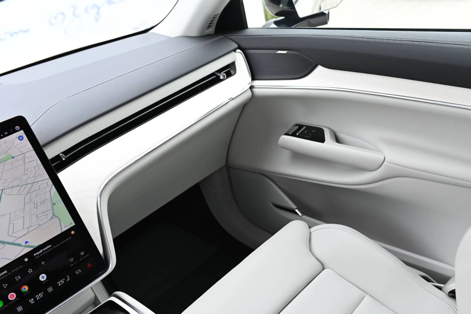 Volvo EX90 Twin Motor 111 kWh Ultra AWD 7-miest | Begam Trnava