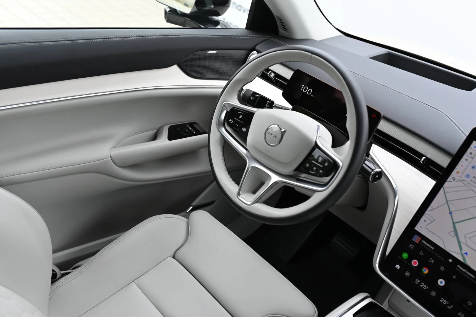 Volvo EX90 Twin Motor 111 kWh Ultra AWD 7-miest | Begam Trnava
