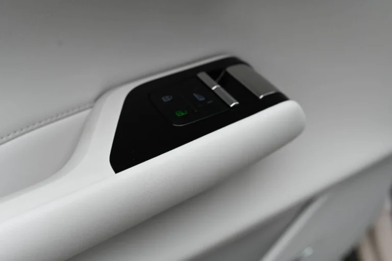 Volvo EX90 Twin Motor 111 kWh Ultra AWD 7-miest | Begam Trnava