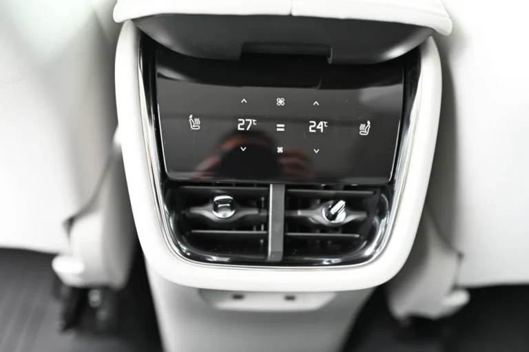 Volvo EX90 Twin Motor 111 kWh Ultra AWD 7-miest | Begam Trnava