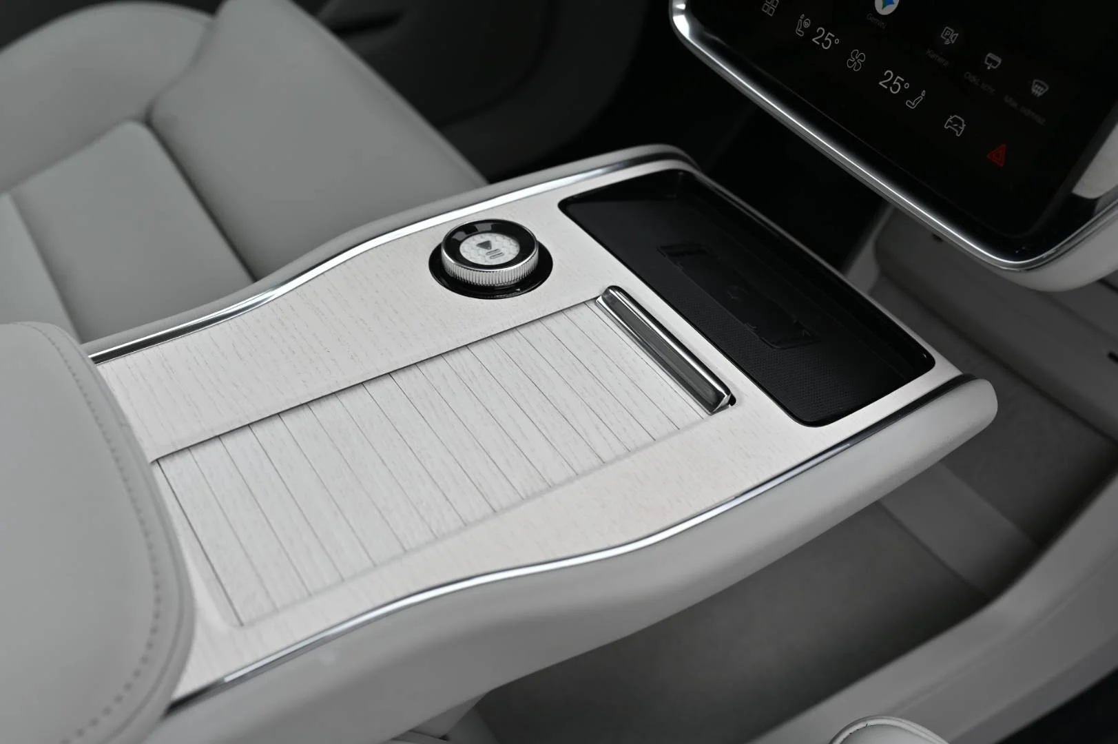 Volvo EX90 Twin Motor 111 kWh Ultra AWD 7-miest | Begam Trnava