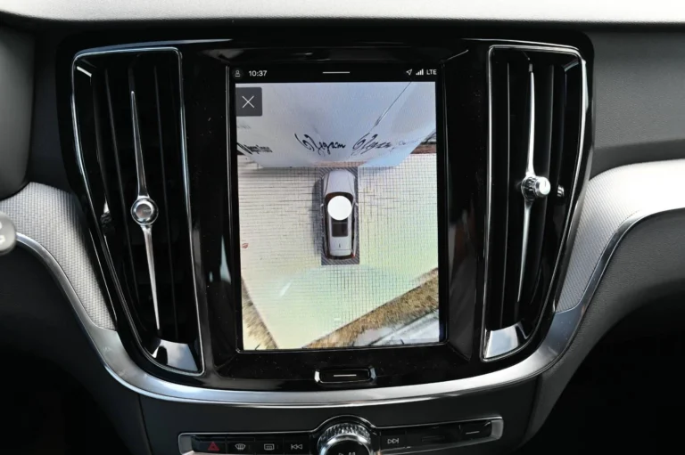 Volvo V60 B4 Plus Dark A/T | Begam Trnava