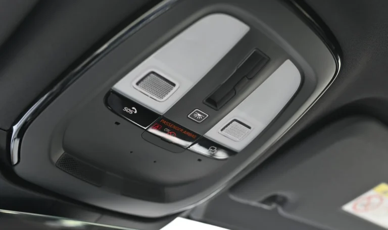 Volvo V60 B4 Plus Dark A/T | Begam Trnava