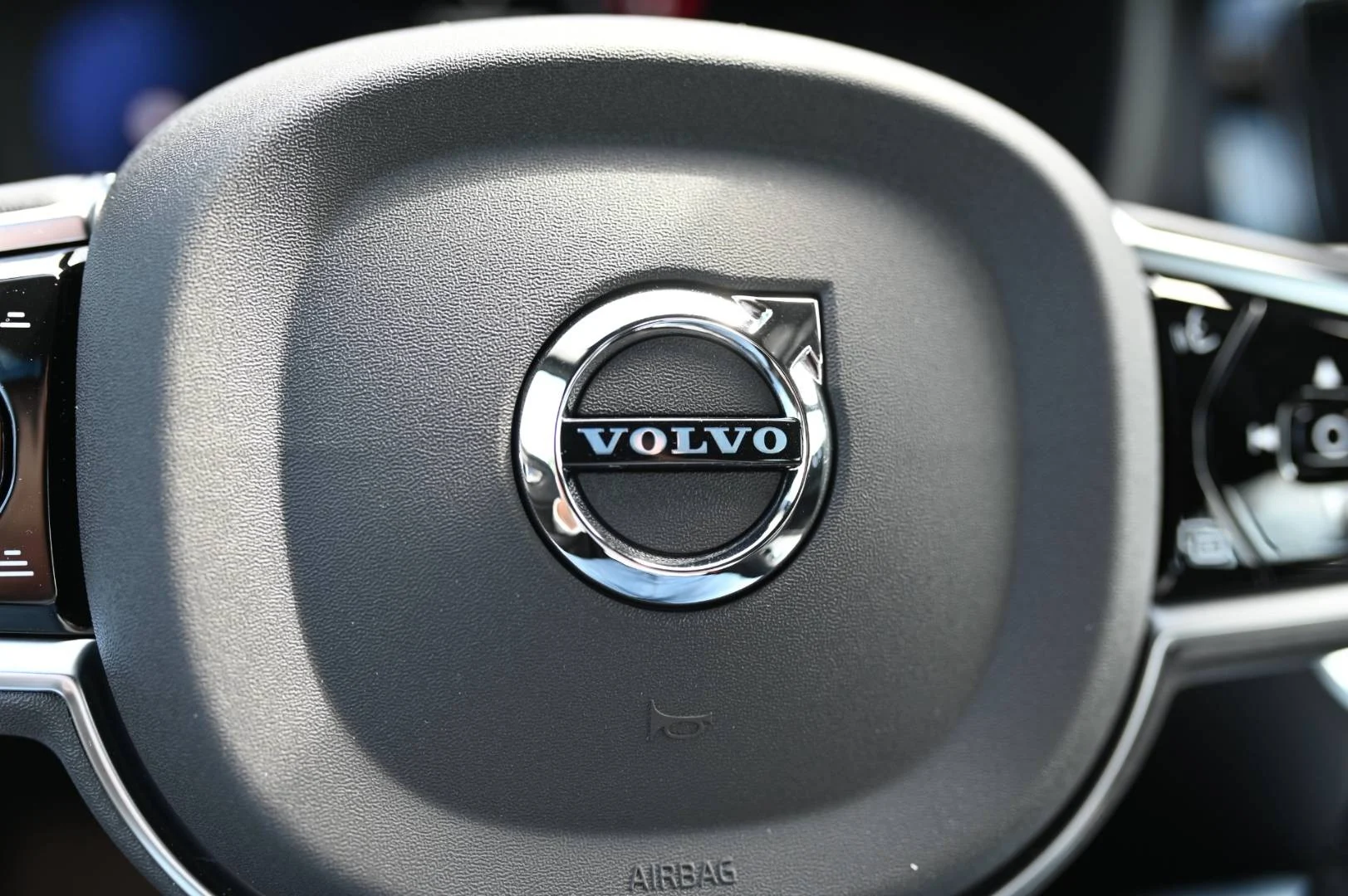 Volvo V60 B4 Plus Dark A/T | Begam Trnava