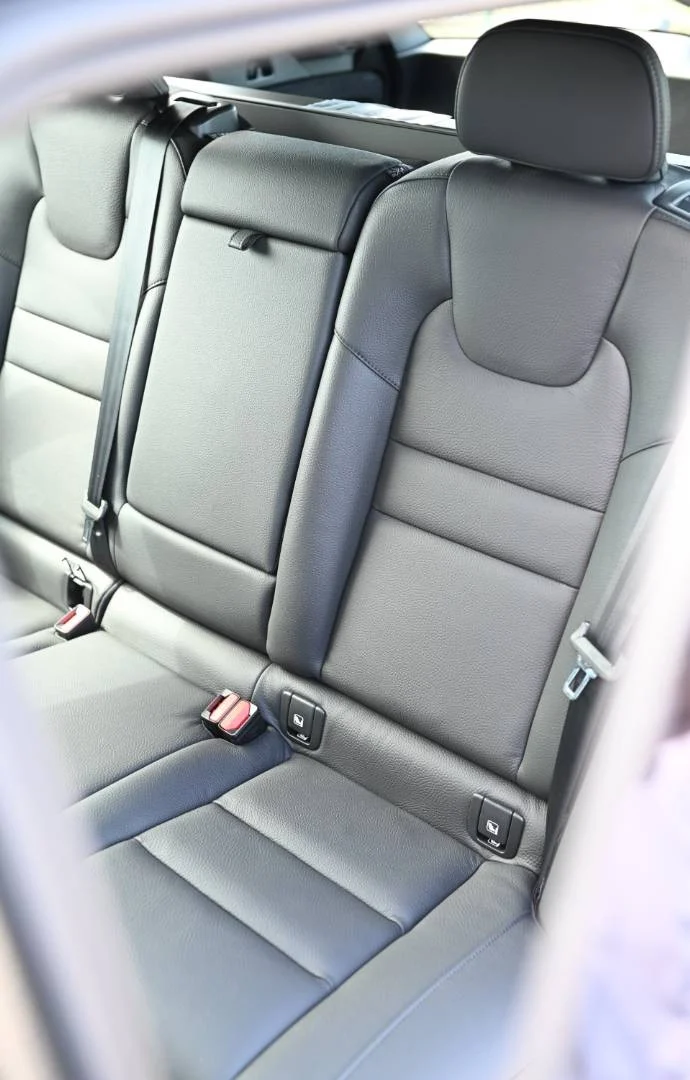 Volvo V60 B4 Plus Dark A/T | Begam Trnava