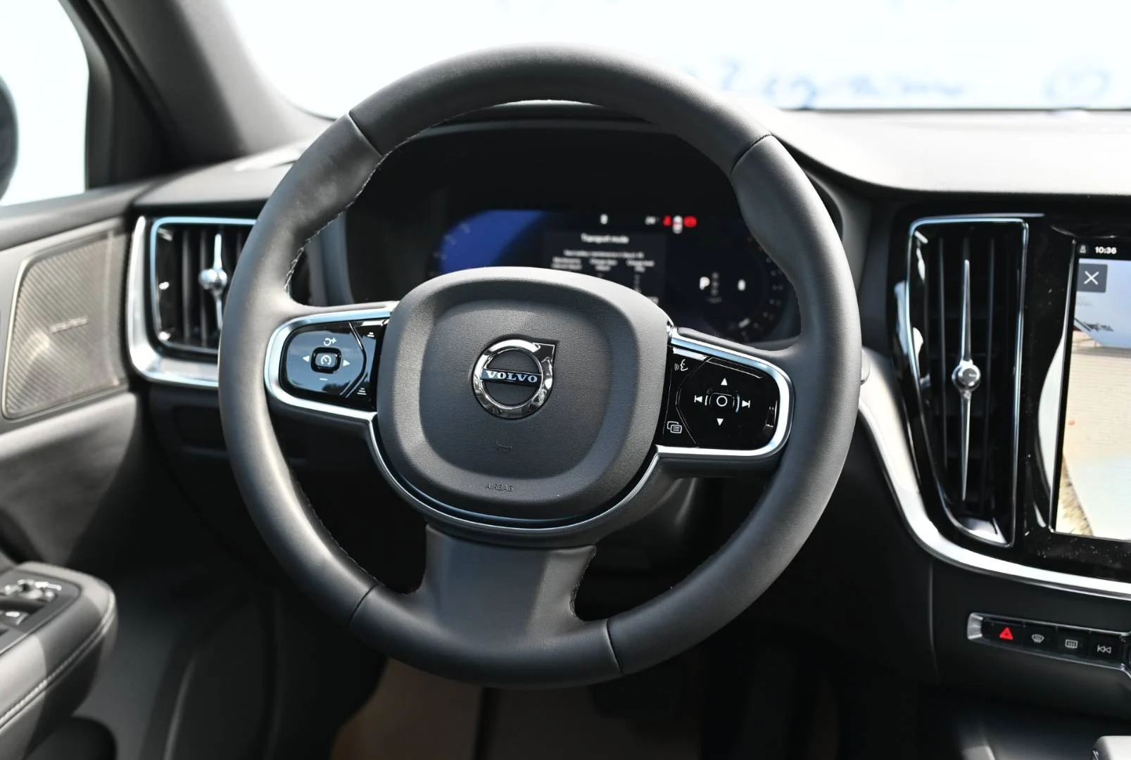 Volvo V60 B4 Plus Dark A/T | Begam Trnava