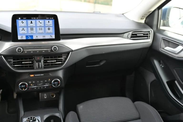 Ford Focus Kombi 2.0 TDCi EcoBlue Titanium A/T | Begam Trnava