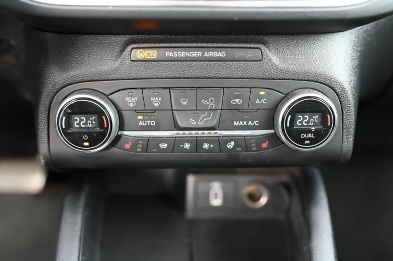 Ford Focus Kombi 2.0 TDCi EcoBlue Titanium A/T | Begam Trnava
