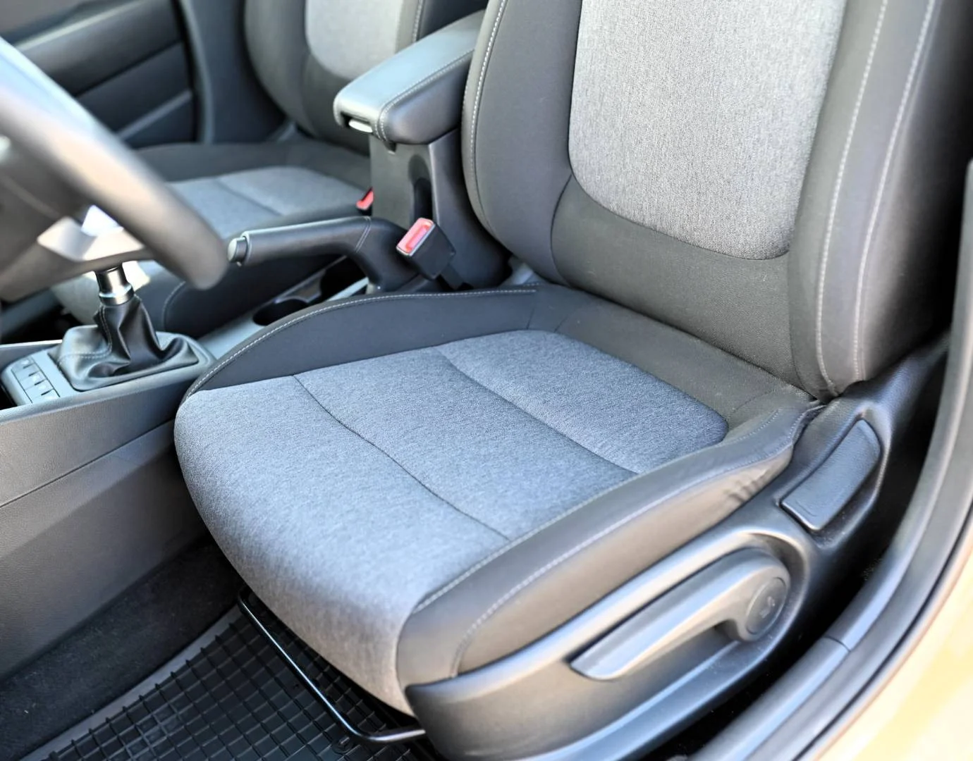 Kia Stonic 1.2 DPi Silver | Begam Trnava
