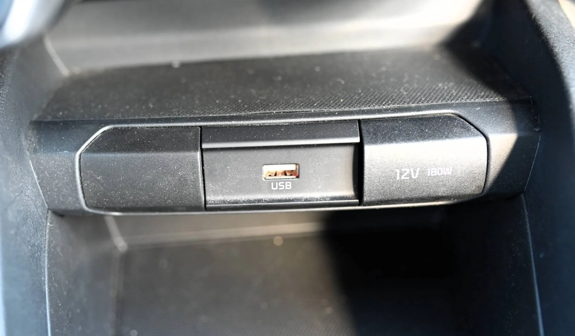 Kia Stonic 1.2 DPi Silver | Begam Trnava
