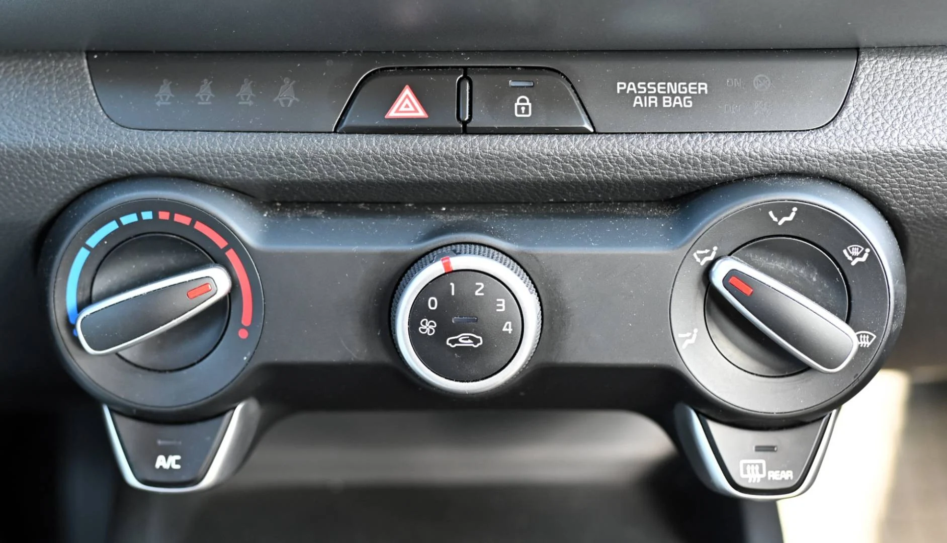 Kia Stonic 1.2 DPi Silver | Begam Trnava