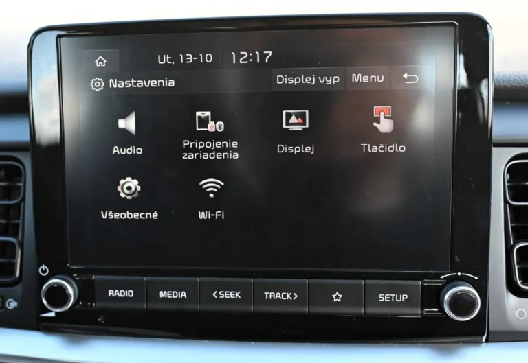 Kia Stonic 1.2 DPi Silver | Begam Trnava
