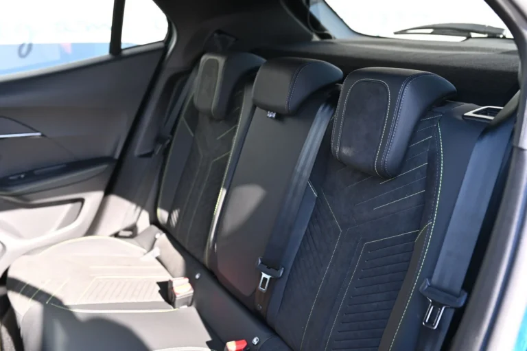 Peugeot 2008 GT Hybrid 145k e-DCS6 MHEV | Begam Trnava