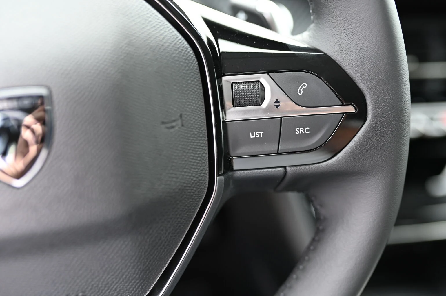 Peugeot 208 ALLURE Hybrid 110k e-DCS6 (MHEV) | Begam Trnava