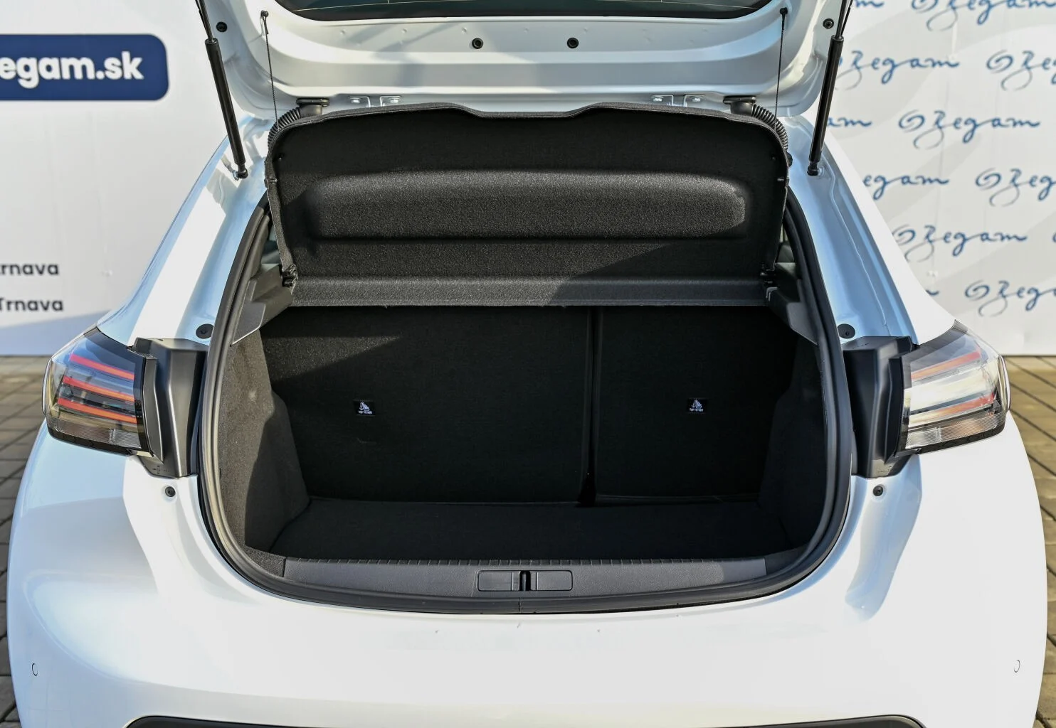 Peugeot 208 STYLE  PureTech 100k BVM6 | Begam Trnava