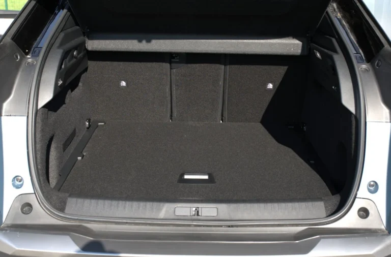 Peugeot 3008 ALLURE Hybrid 145k e-DCS6 | Begam Trnava