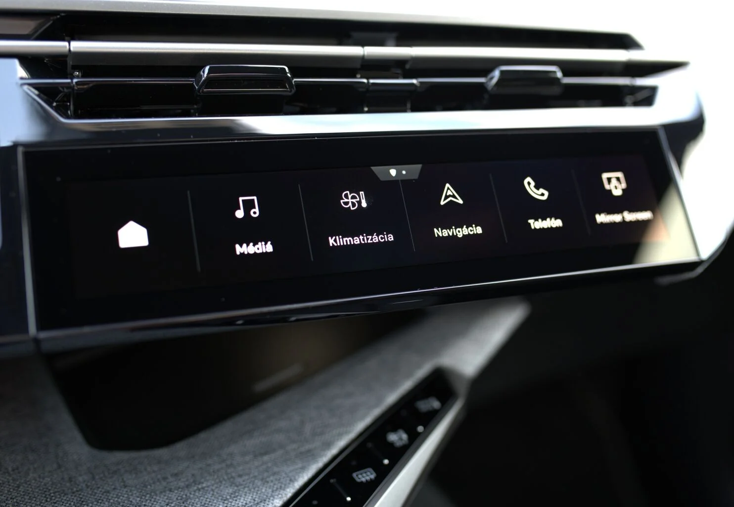 Peugeot 3008 ALLURE Hybrid 145k e-DCS6 | Begam Trnava