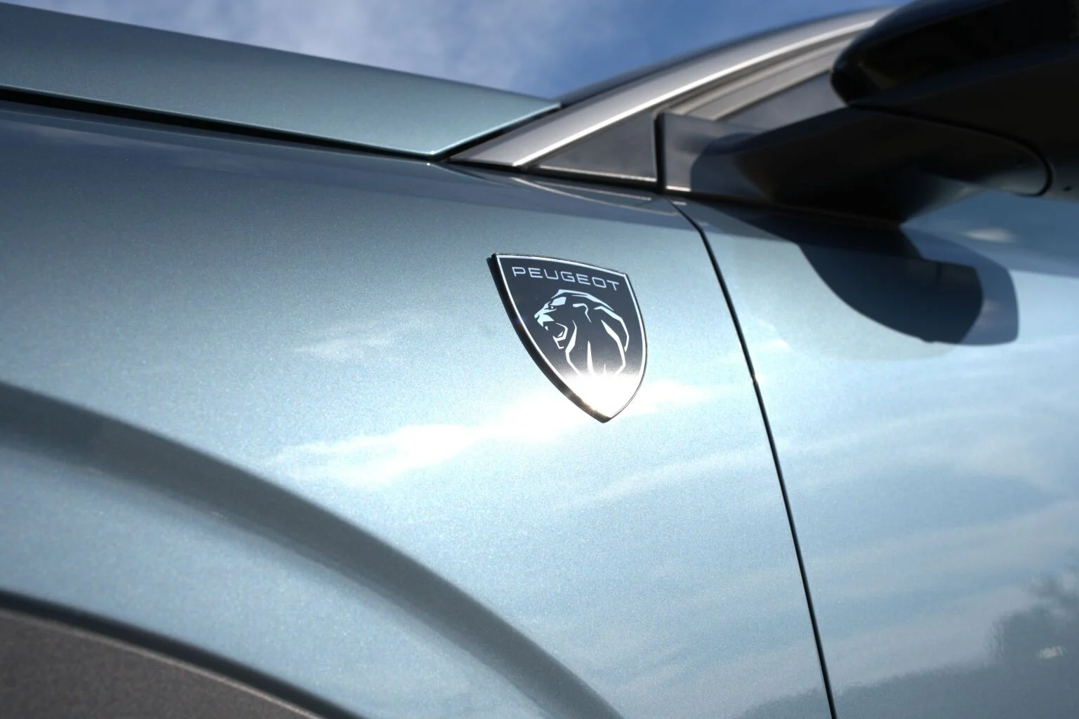 Peugeot 3008 ALLURE Hybrid 145k e-DCS6 | Begam Trnava