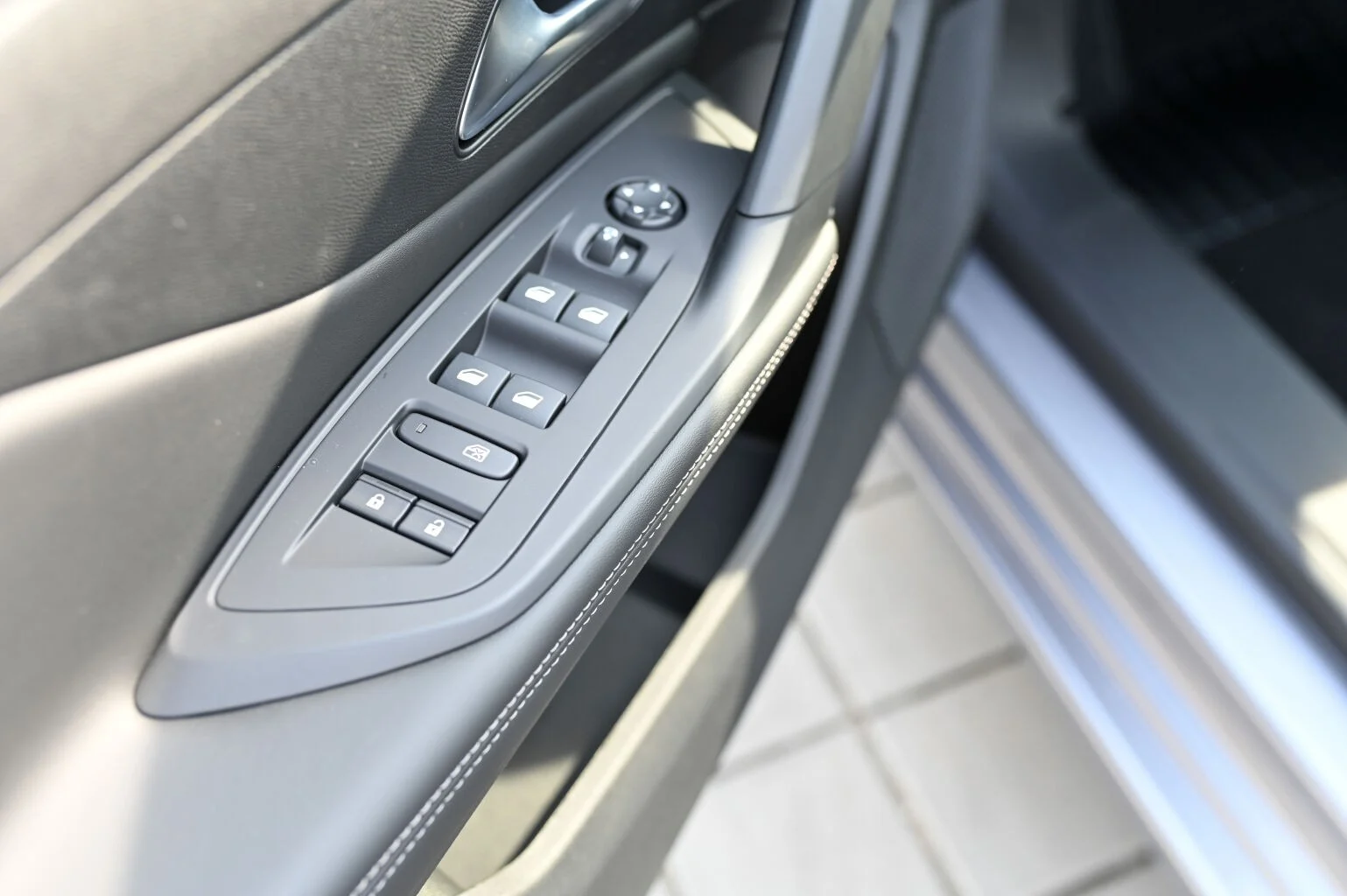 Peugeot 308 SW ALLURE Hybrid 145k e-DCS6 (MHEV) | Begam Trnava