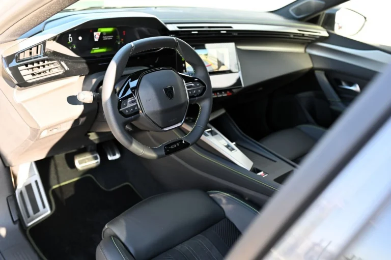Peugeot 308 SW GT Hybrid 145k e-DCS6 | Begam Trnava