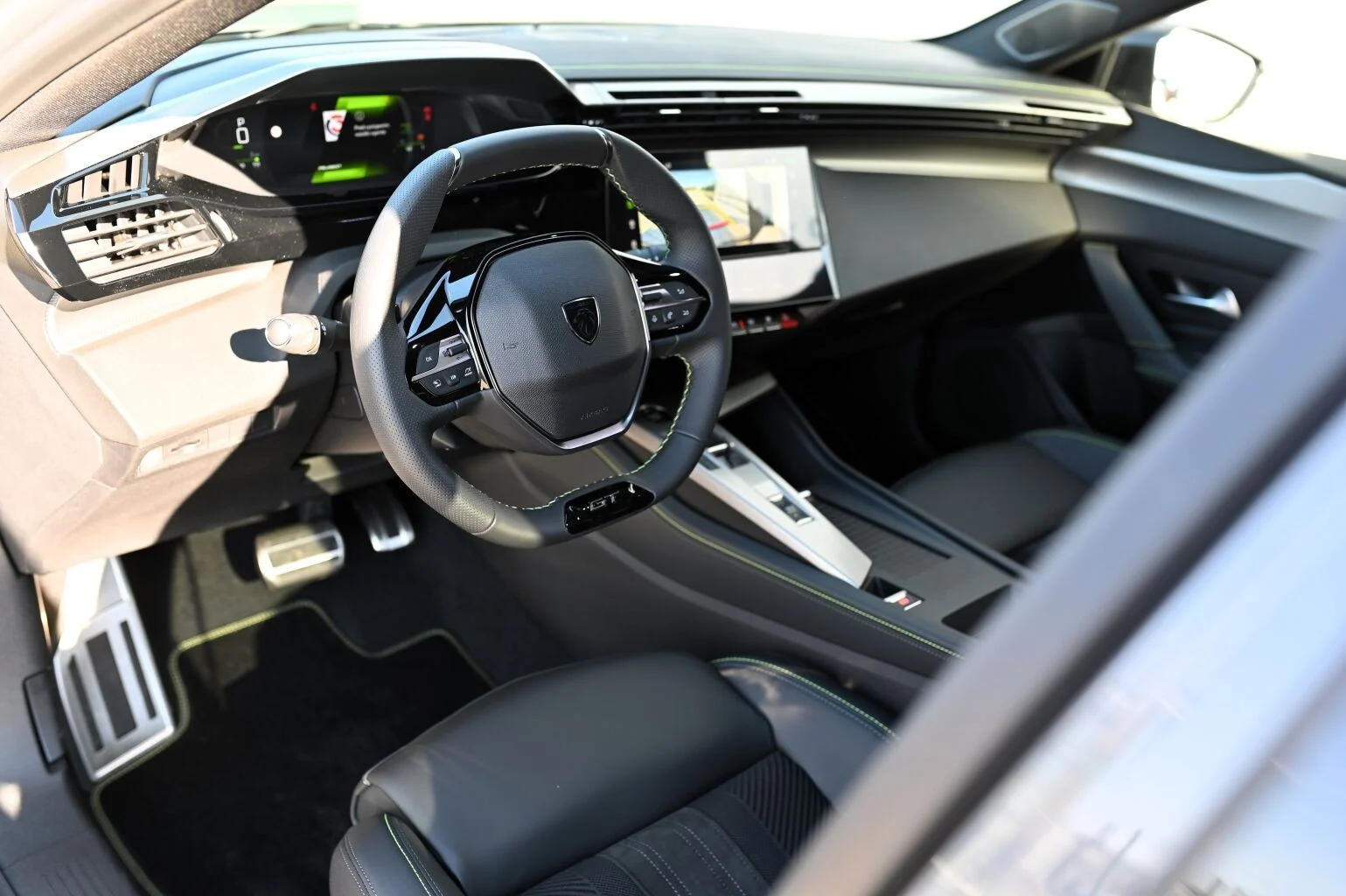 Peugeot 308 SW GT Hybrid 145k e-DCS6 | Begam Trnava