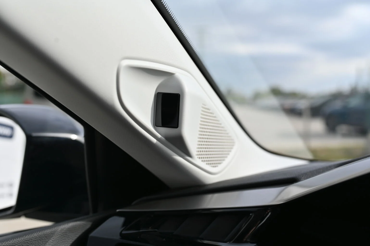 Peugeot 408 Allure Hybrid 145k e-DCS6 | Begam Trnava