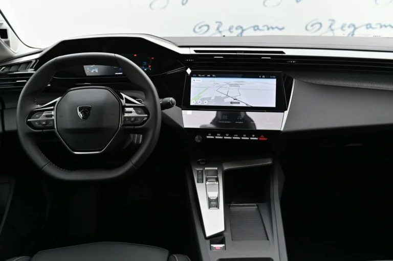 Peugeot 408 Allure Hybrid 145k e-DCS6 | Begam Trnava