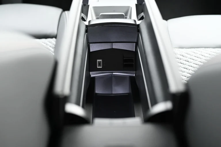 Peugeot 408 Allure Hybrid 145k e-DCS6 | Begam Trnava