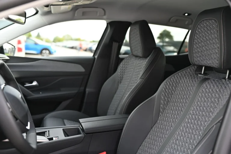 Peugeot 408 Allure Hybrid 145k e-DCS6 | Begam Trnava