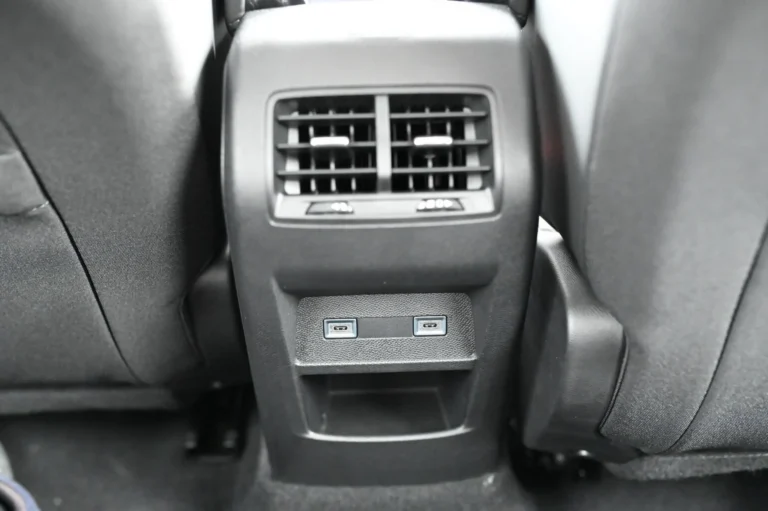 Peugeot 408 Allure Hybrid 145k e-DCS6 | Begam Trnava