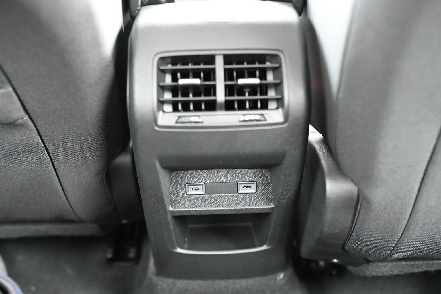 Peugeot 408 Allure Hybrid 145k e-DCS6 | Begam Trnava