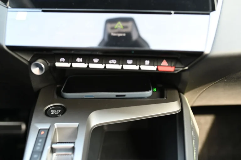 Peugeot 408 NEW 408 GT Hybrid 145k e-DCS6 (MYG0) | Begam Trnava