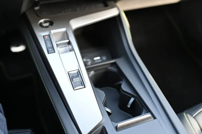 Peugeot 408 NEW 408 GT Hybrid 145k e-DCS6 (MYG0) | Begam Trnava