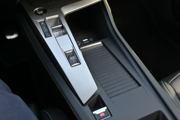 Peugeot 408 NEW 408 GT Hybrid 145k e-DCS6 (MYG0) | Begam Trnava