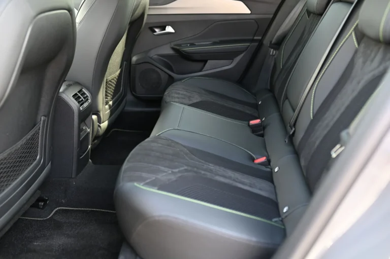 Peugeot 408 NEW 408 GT Hybrid 145k e-DCS6 (MYG0) | Begam Trnava