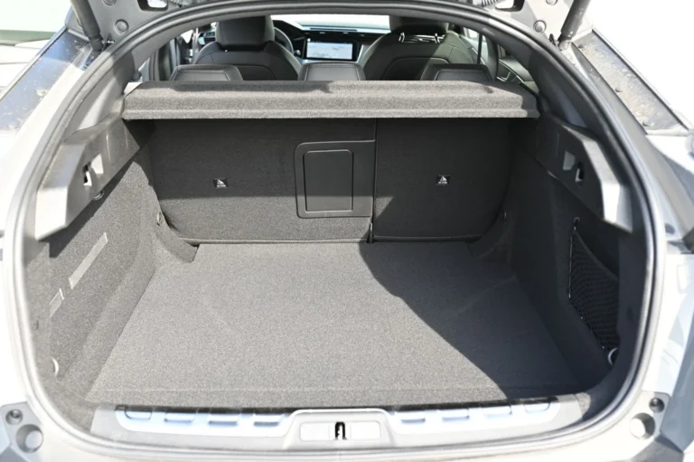 Peugeot 408 NEW 408 GT Hybrid 145k e-DCS6 (MYG0) | Begam Trnava
