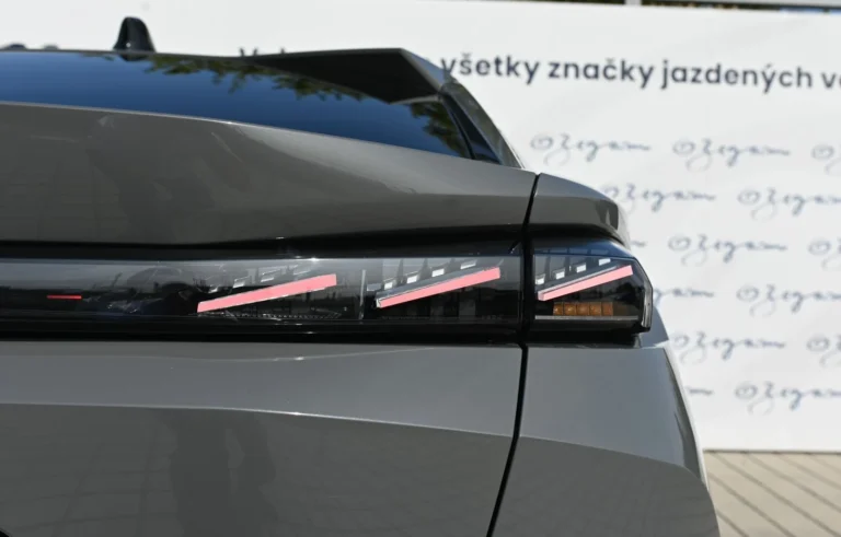 Peugeot 408 NEW 408 GT Hybrid 145k e-DCS6 (MYG0) | Begam Trnava
