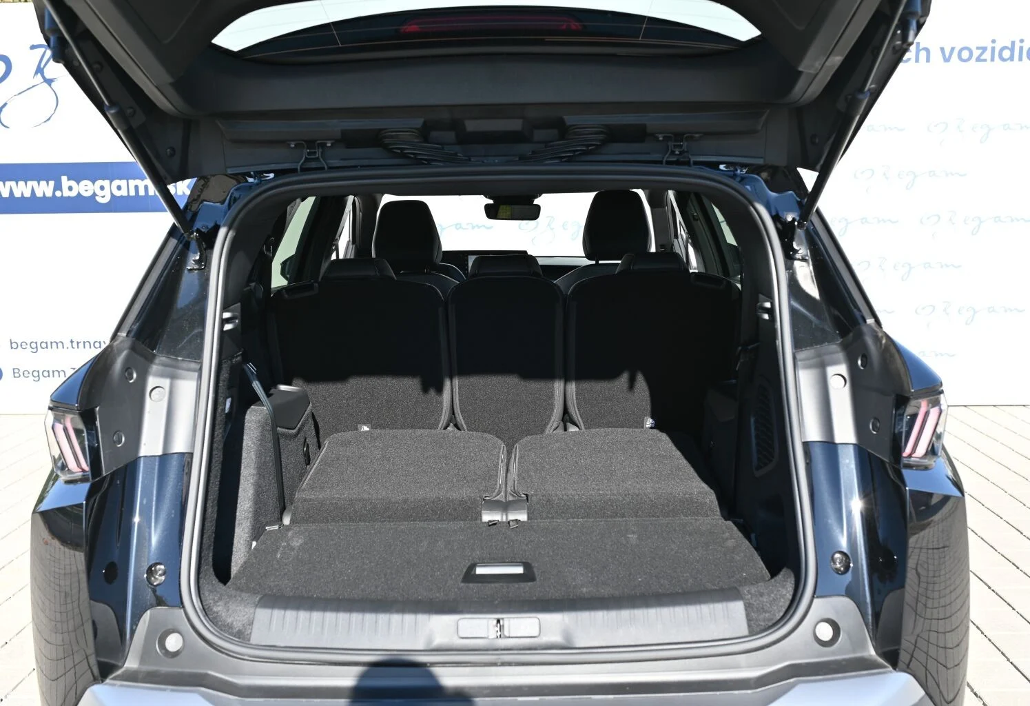 Peugeot 5008 ALLURE Hybrid 145k e-DCS6 | Begam Trnava