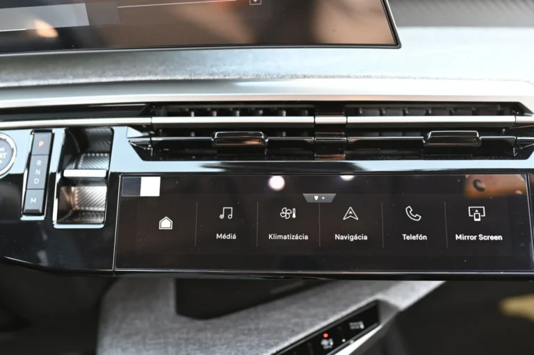 Peugeot 5008 ALLURE Hybrid 145k e-DCS6 | Begam Trnava