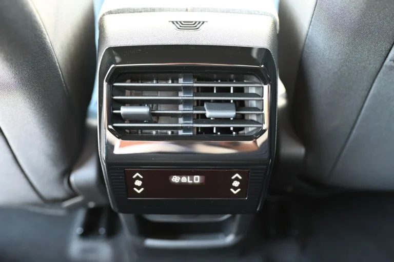 Peugeot 5008 ALLURE Hybrid 145k e-DCS6 | Begam Trnava