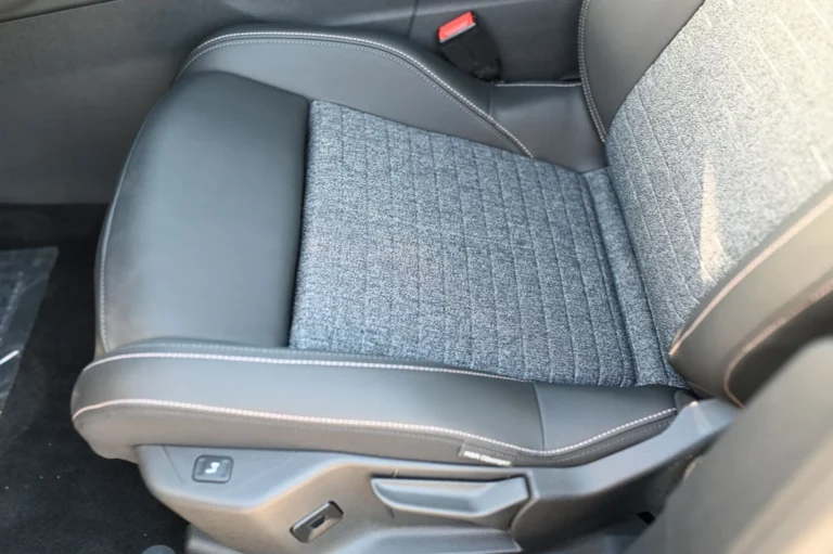 Peugeot 5008 ALLURE Hybrid 145k e-DCS6 | Begam Trnava