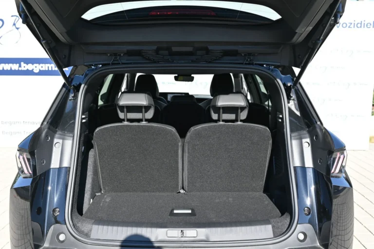 Peugeot 5008 ALLURE Hybrid 145k e-DCS6 | Begam Trnava