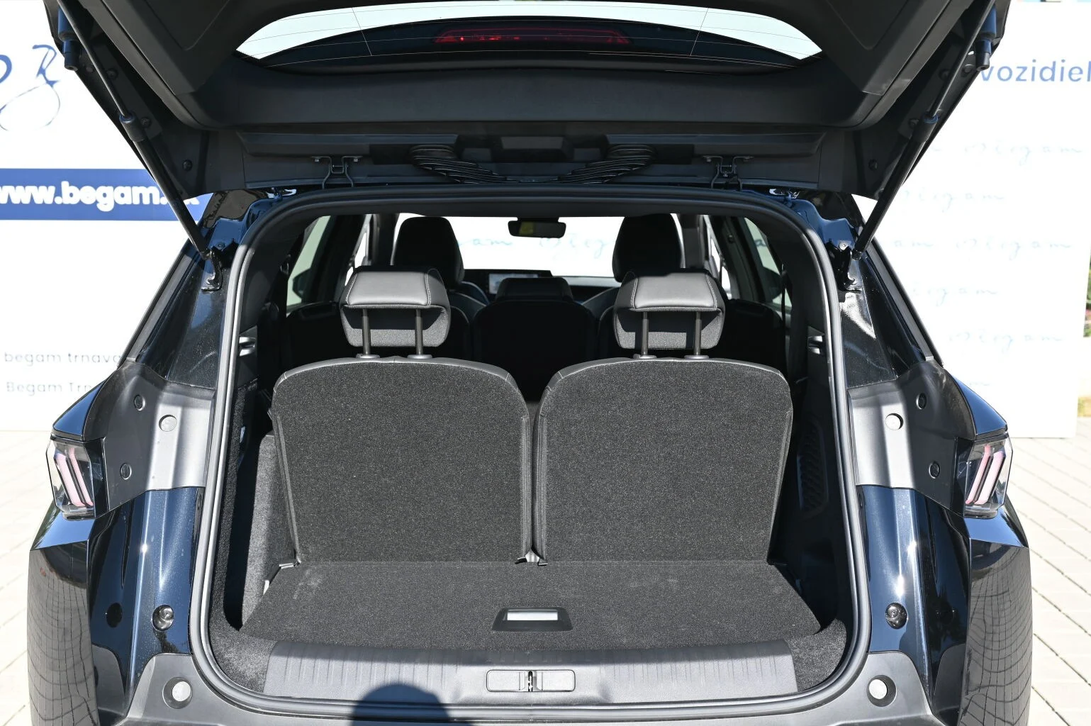 Peugeot 5008 ALLURE Hybrid 145k e-DCS6 | Begam Trnava