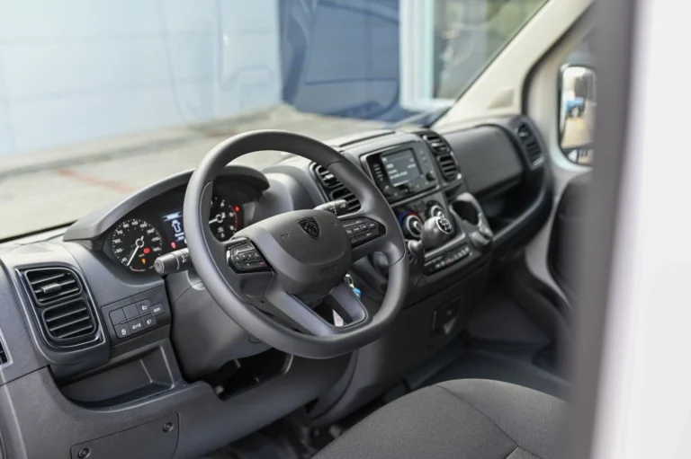 Peugeot Boxer Furgon 435 L4H2 2.2 BlueHDi 180 €6.4 MT6 | Begam Trnava