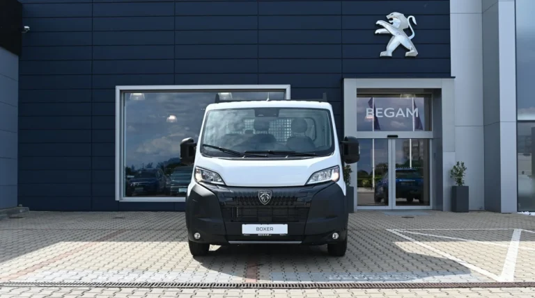Peugeot Boxer Valník 435 L4 2.2 BlueHDi 180 €6.4 MT6 | Begam Trnava
