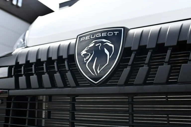 Peugeot Boxer Valník + Dvojkabína 435 L4  2.2 BlueHDi 180 € 6.4 MT6 | Begam Trnava