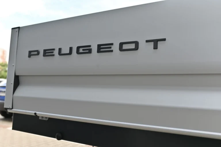Peugeot Boxer Valník + Dvojkabína 435 L4  2.2 BlueHDi 180 € 6.4 MT6 | Begam Trnava