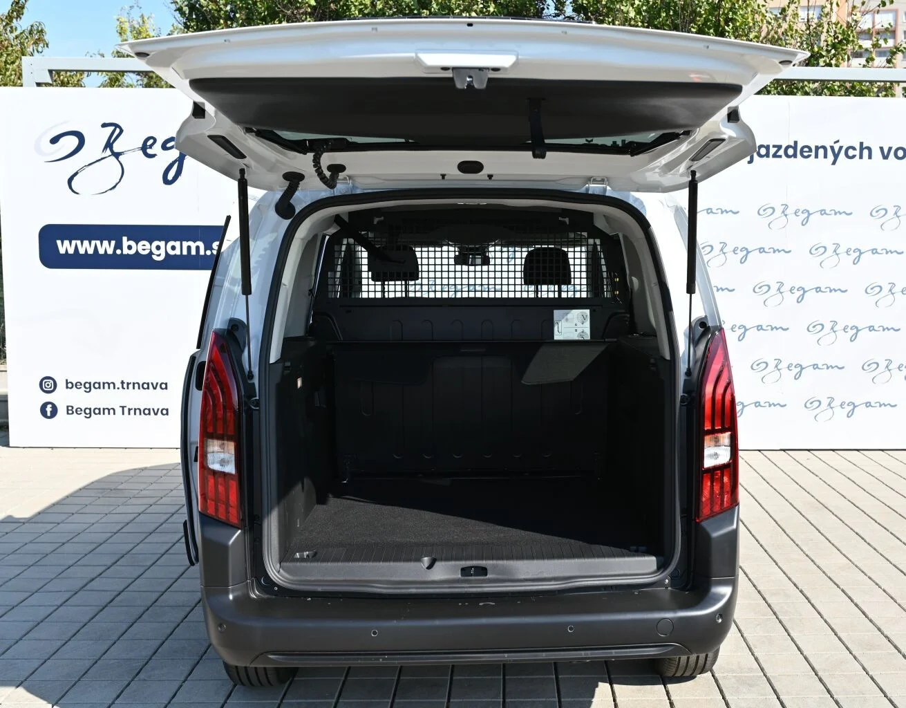 Peugeot Rifter LONG GT BlueHDi 130k EAT8 | Begam Trnava